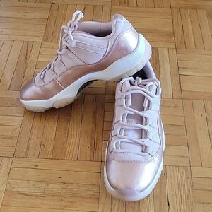JORDAN 11 Retro Low Rose Gold Women's 9.5